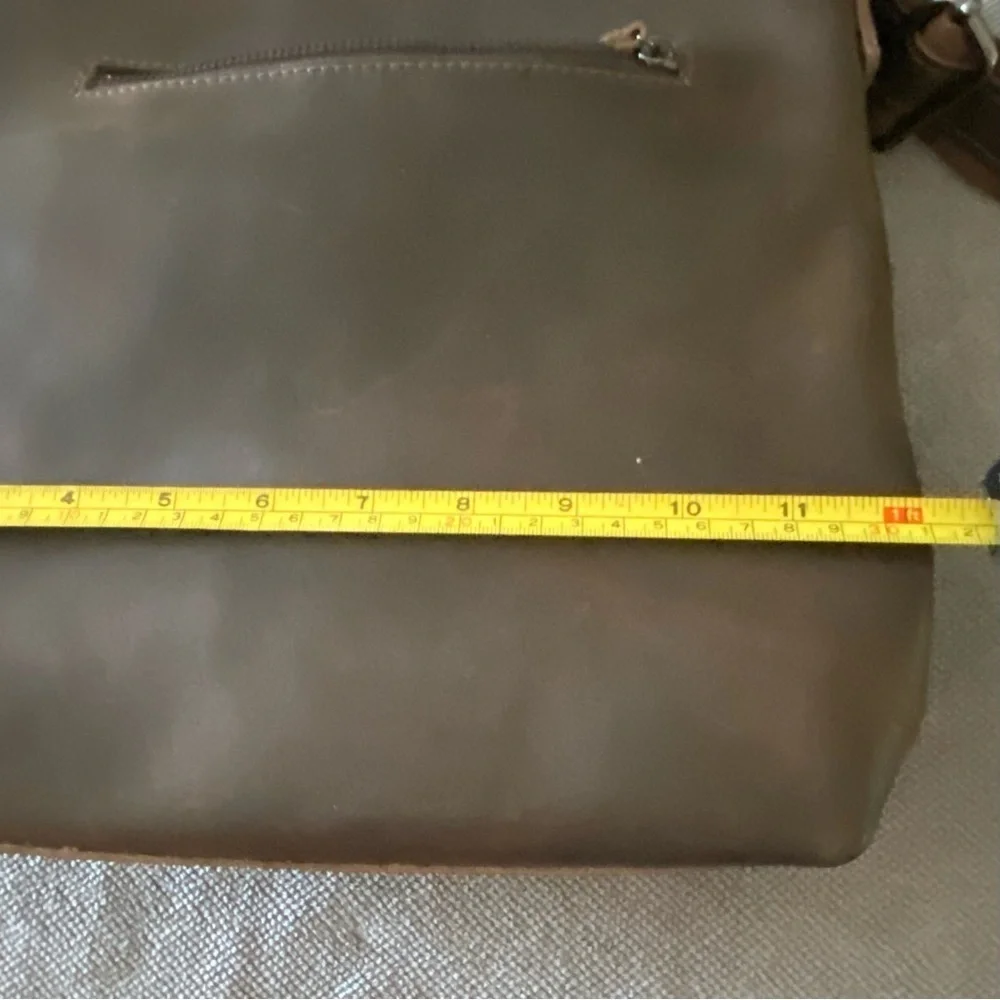 YUAN SE ZE Brown Leather Messenger Bag